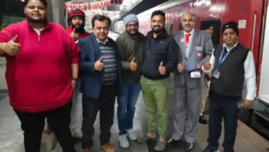 भोपाल में आधी रात को उठे मदद के हाथ ब्रेन हेमरेज के मरीज की ट्रेन में पहुंचाई ऑक्सीजन