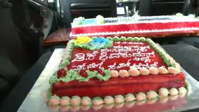 कर्नाटक कांग्रेस अध्यक्ष डी.के. शिवकुमार के समर्थक उनके जन्मदिन के अवसर पर