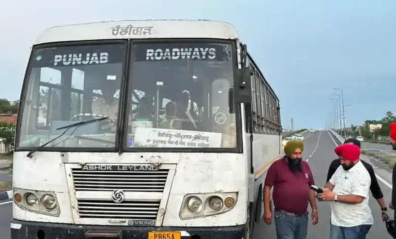 परिवहन मंत्री लालजीत सिंह भुल्लर द्वारा नियमों का उल्लंघन करने वाली बसों पर सख़्ती