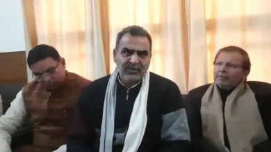 पहलवानों के समर्थन में आये केंद्रीय राज्य मंत्री संजीव बाल्यान,बोले- खिलाड़ियों का सम्मान नहीं होगा कम