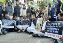 चंडीगढ़ में अडाणी ग्रुप के खिलाफ SBI के बाहर कांग्रेस का धरना प्रदर्शन