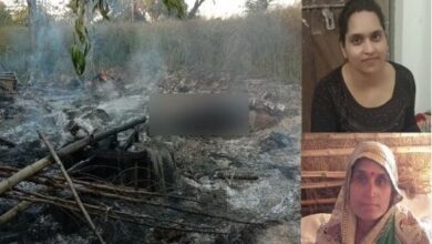 अधिकारियों के सामने जिंदा जली मां-बेटी, लेखपाल पर कुल्हाड़ी से हमला