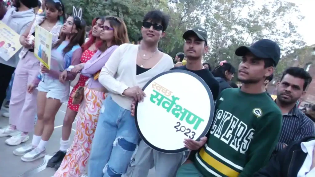 चंडीगढ़ में लेस्बियन,गे,बाइसेक्शुअल/ट्रांसजेंडर(एलजीबीटी)ने प्राइड वॉक का आयोजन किया (देखें वीडियो )