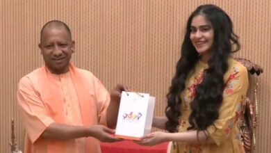मुख्यमंत्री योगी आदित्यनाथ ने फिल्म 'द केरल स्टोरी' की टीम से की मुलाकात