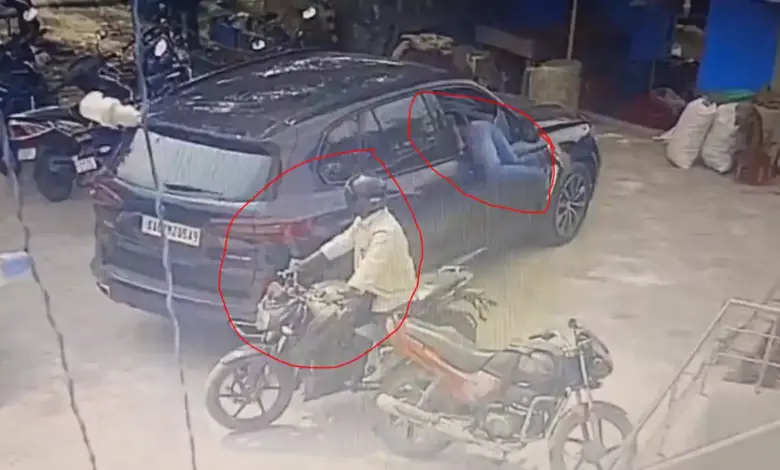 BMW कार की खिड़की तोड़कर 13 लाख कैश चोरी