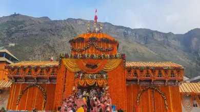 श्री बद्रीनाथ धाम को 15 क्विंटल गेंदे के फूलों