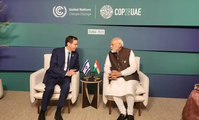 प्रधानमंत्री नरेंद्र मोदी ने दुबई में इजराइल के राष्ट्रपति इसाक हर्ज़ोग से मुलाकात की