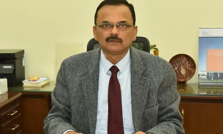 सीनियर IAS अधिकारी विजॉय कुमार सिंह ने मुख्यमंत्री के विशेष मुख्य सचिव के तौर पर पद संभाला